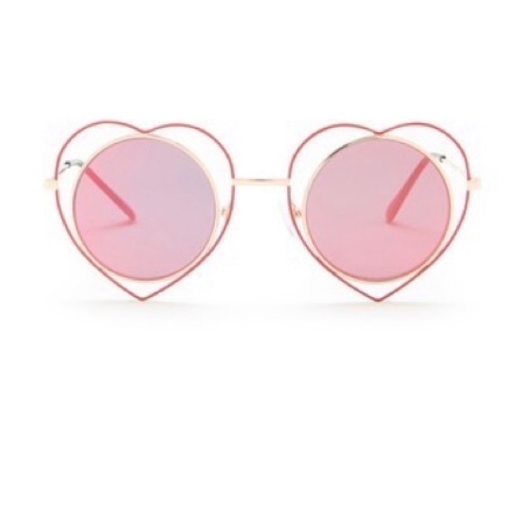 Betsey Johnson Round Heart Frame Sunglasses NWT